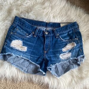 💙🤍Rag and bone distressed denim jean shorts 💙🤍size 25